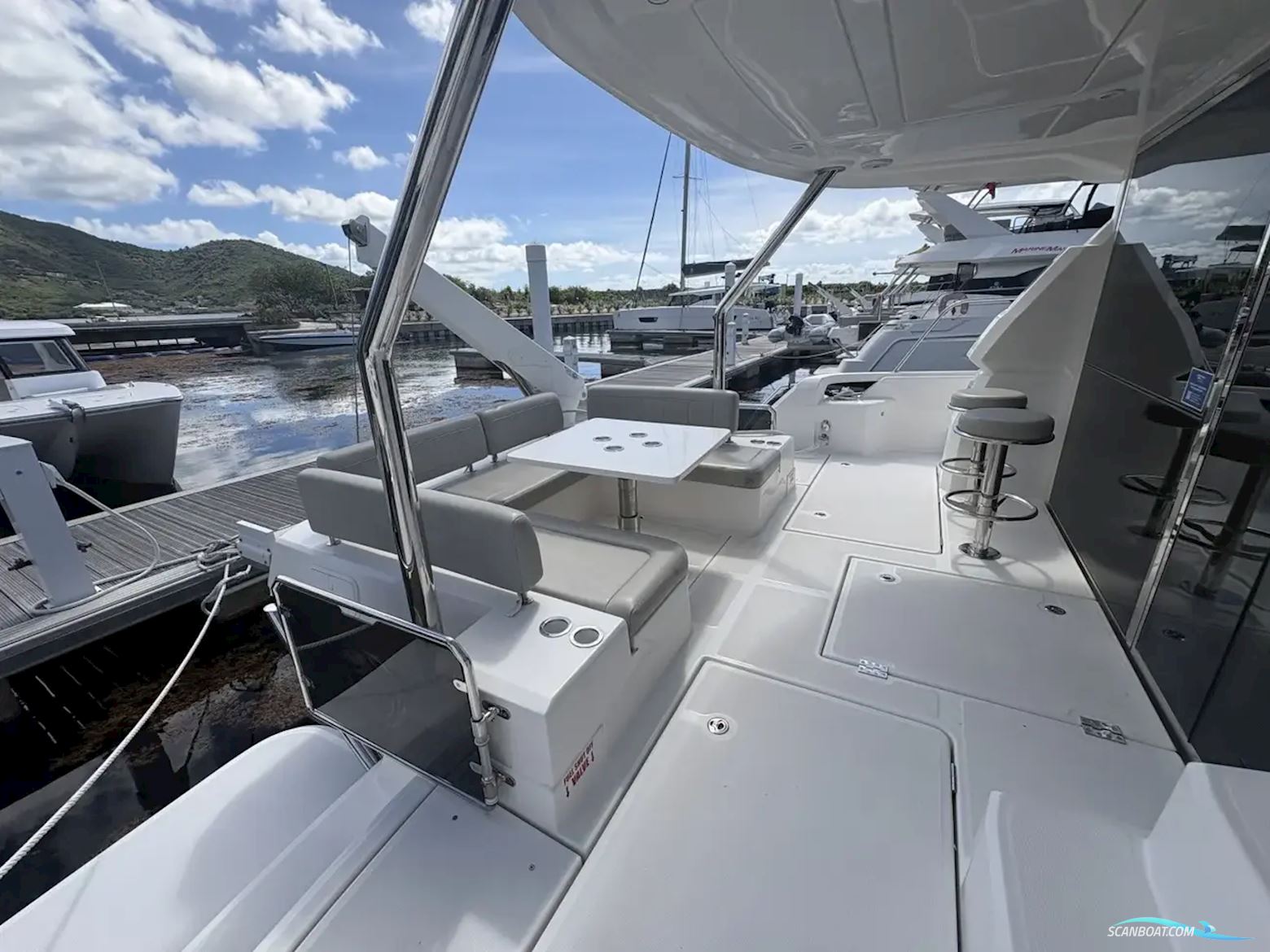 Aquila 44 Yacht
