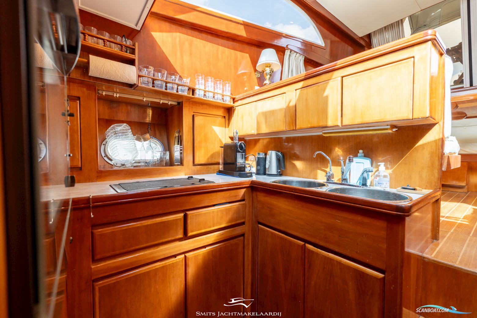 Astor 37 Flybridge