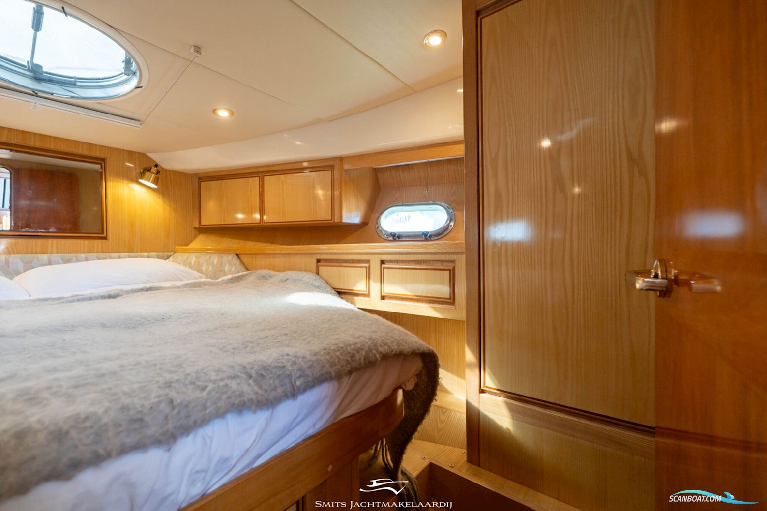 Astor 37 Flybridge
