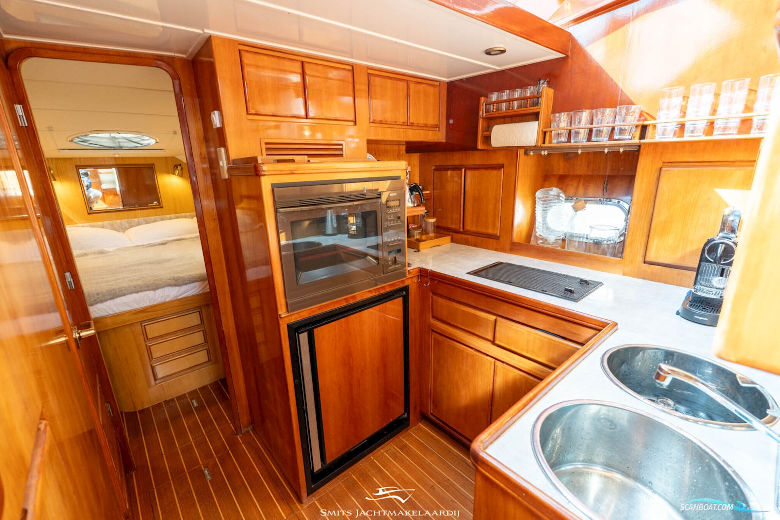 Astor 37 Flybridge