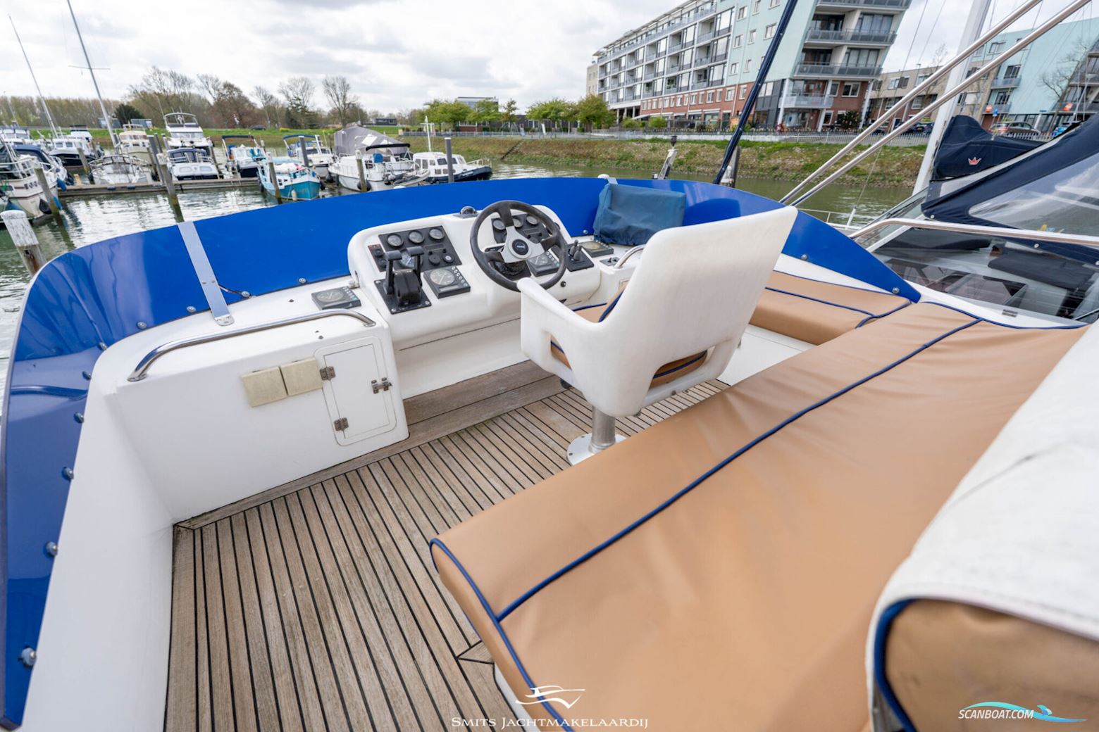 Astor 37 Flybridge