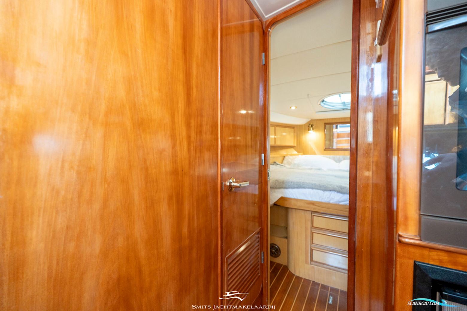 Astor 37 Flybridge