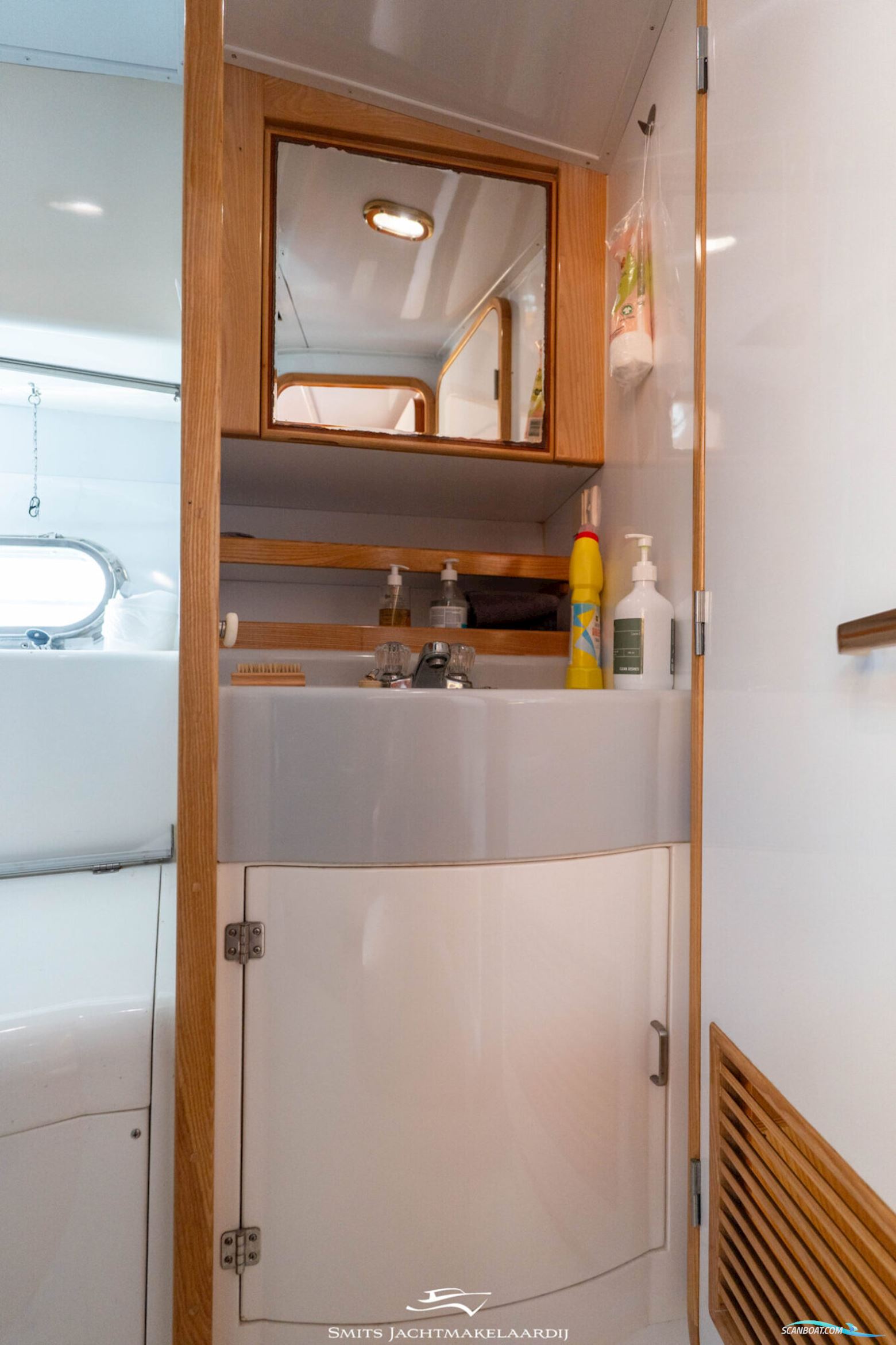 Astor 37 Flybridge