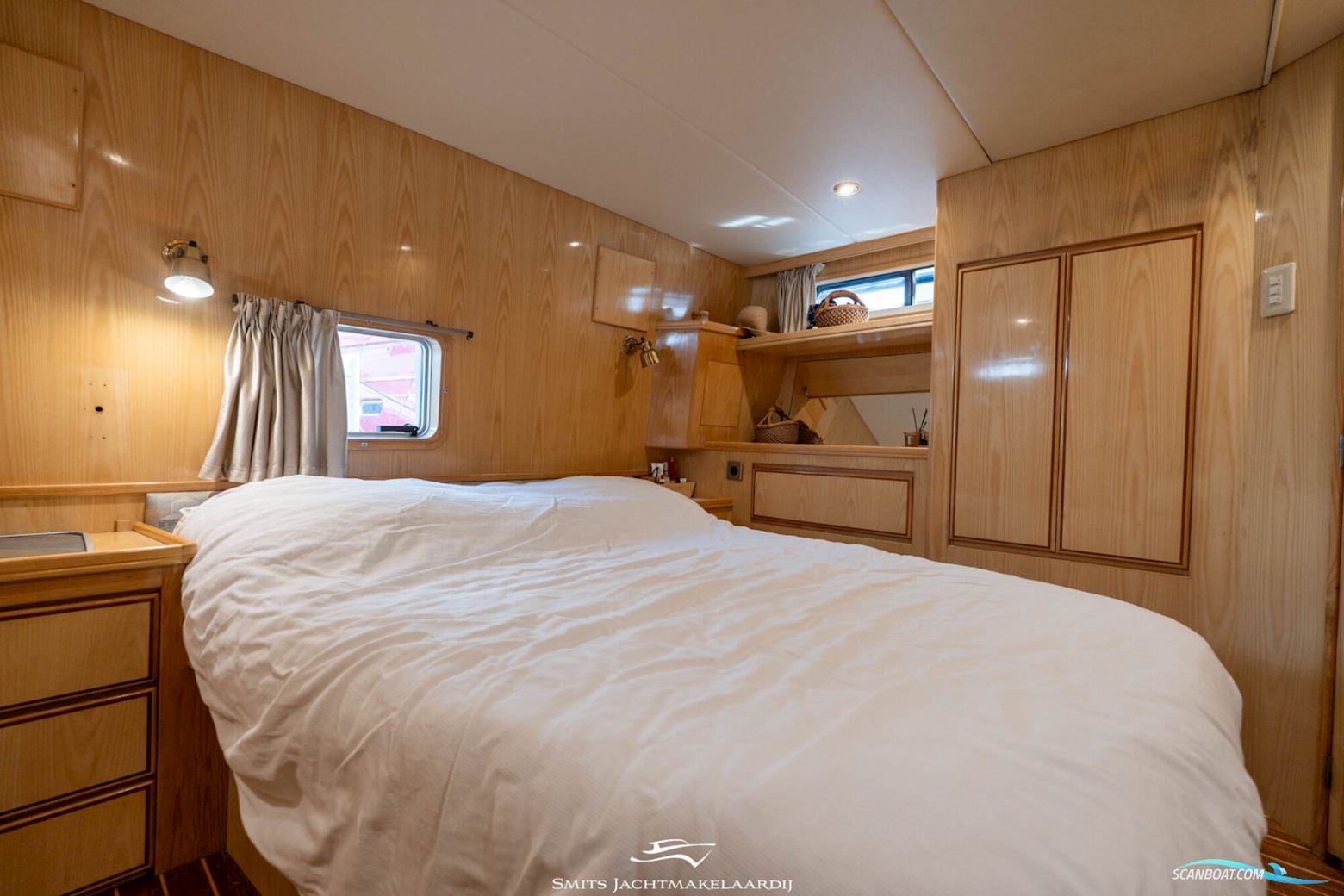 Astor 37 Flybridge