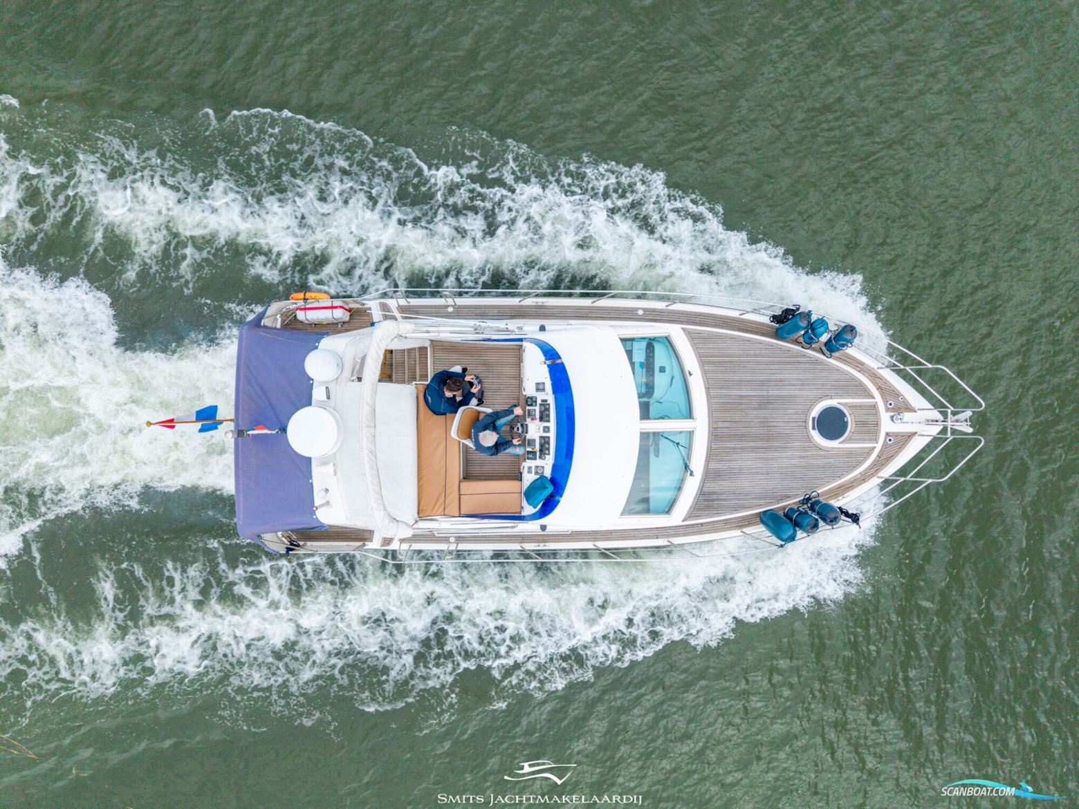 Astor 37 Flybridge