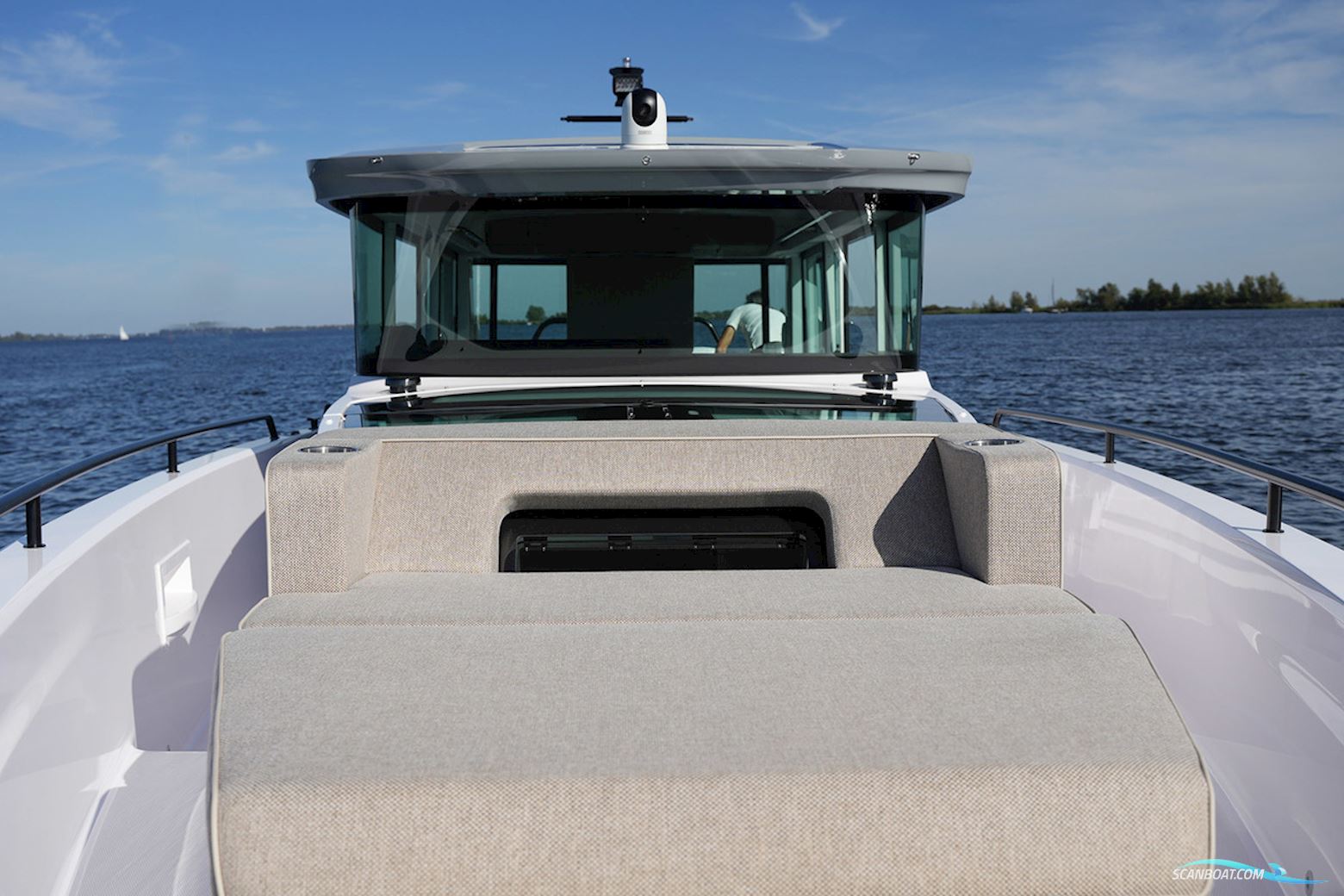 Axopar  37 XC Cross Cabin Mediterrana Edition