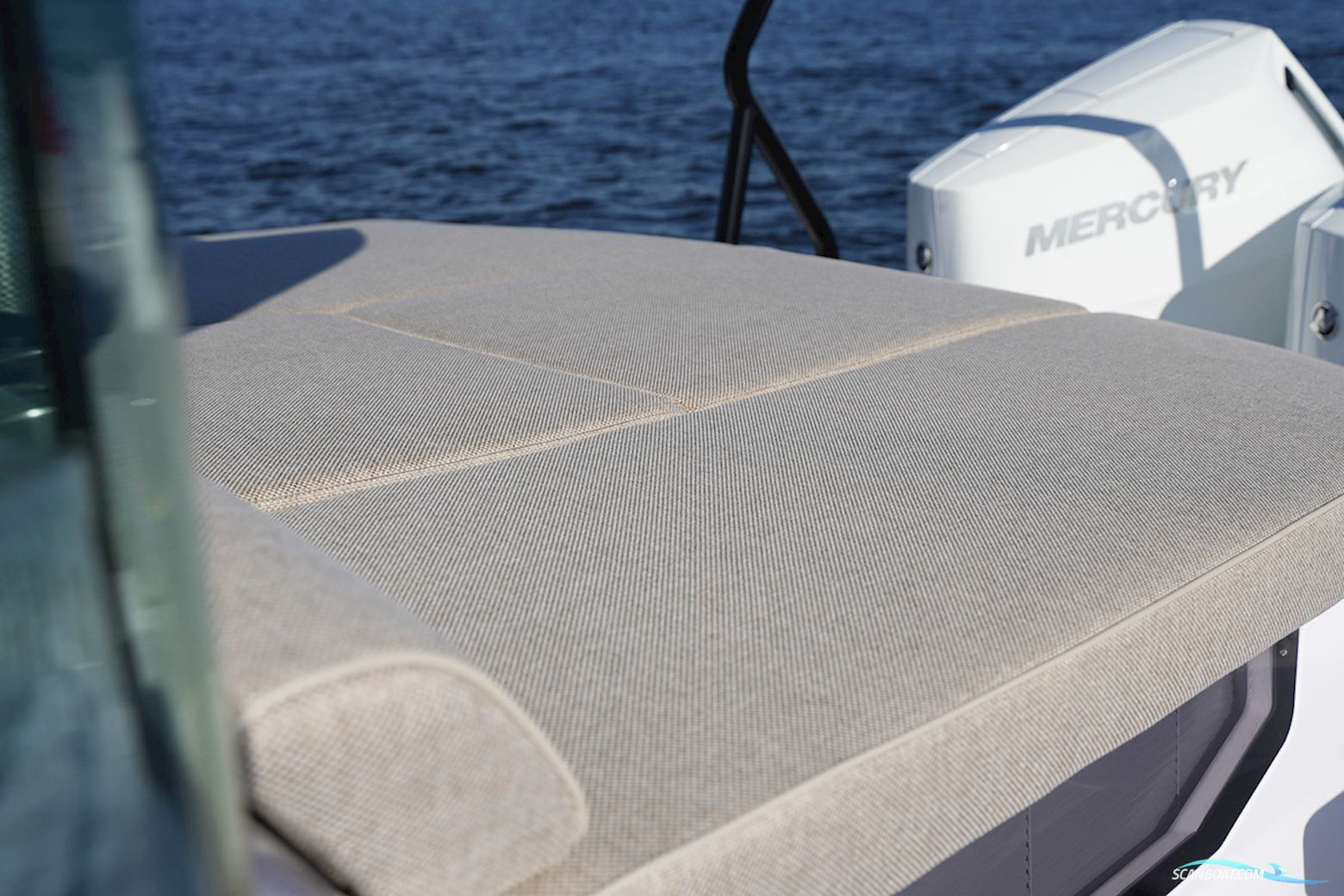 Axopar  37 XC Cross Cabin Mediterrana Edition