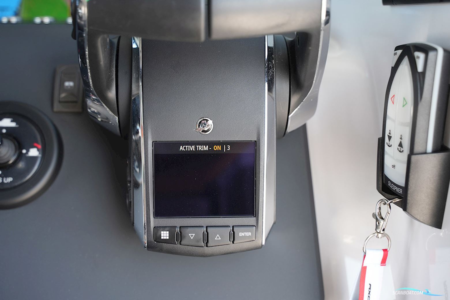 Axopar  37 XC Cross Cabin Mediterrana Edition