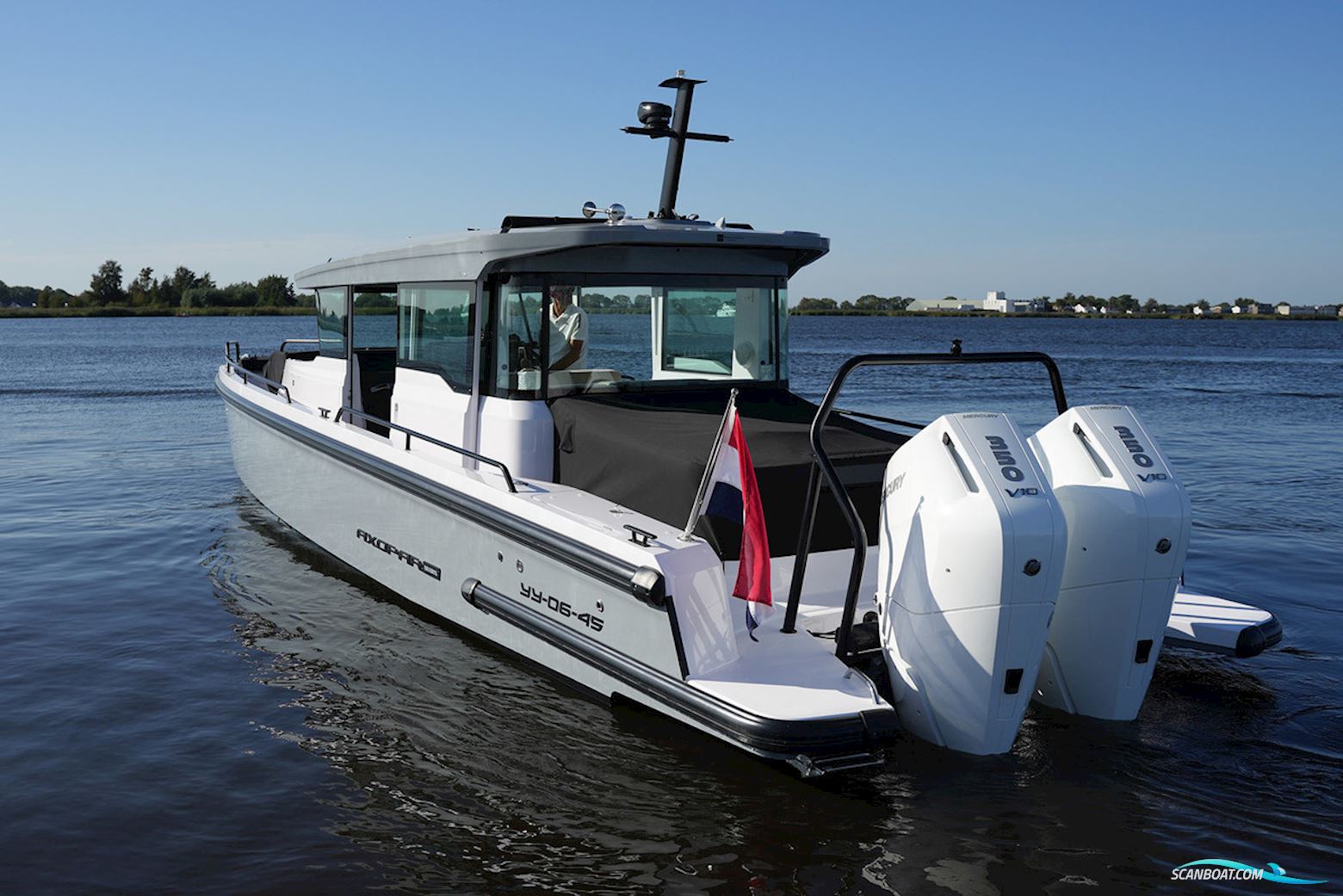 Axopar  37 XC Cross Cabin Mediterrana Edition