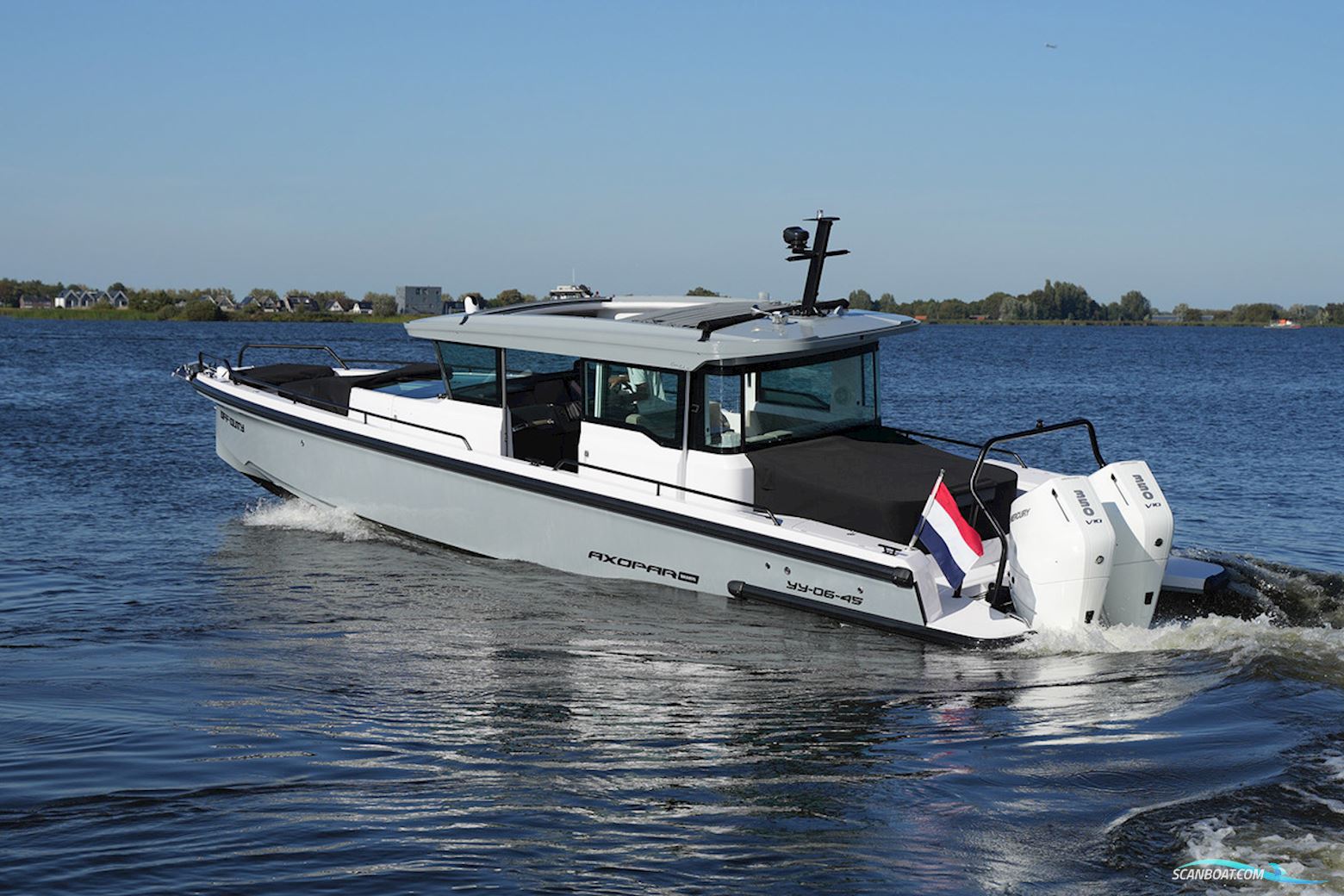 Axopar  37 XC Cross Cabin Mediterrana Edition