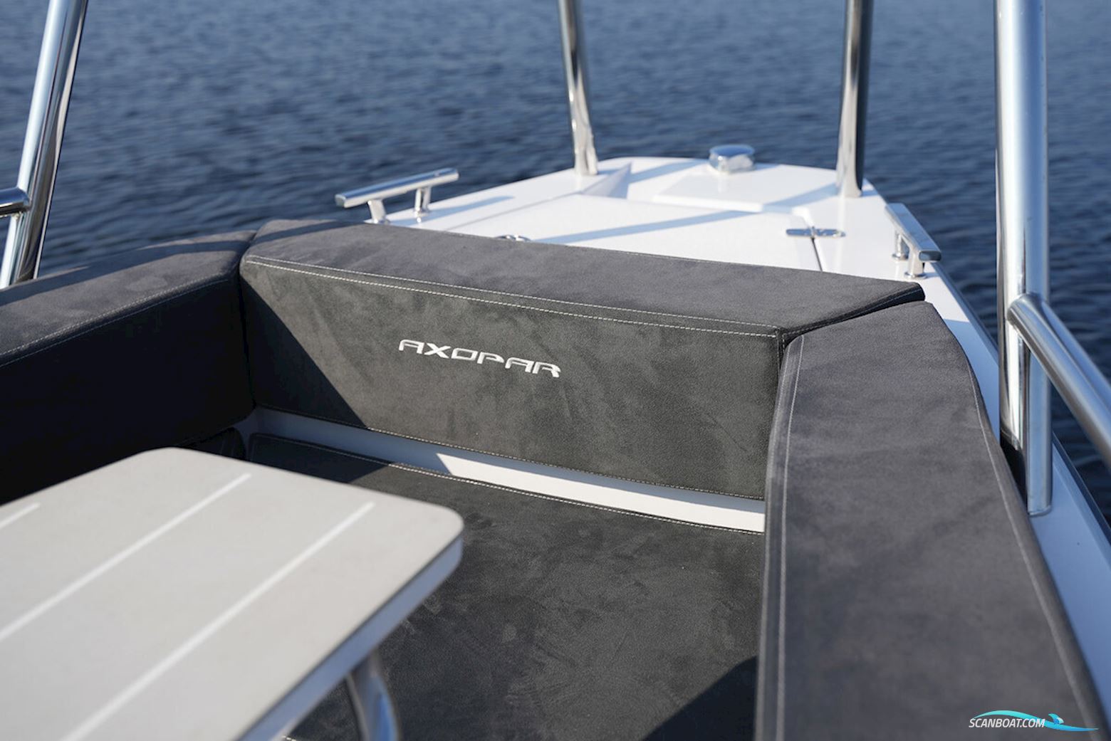 Axopar 28 Cabin - AC