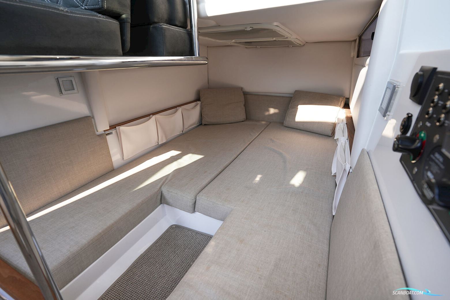 Axopar 28 Cabin - AC