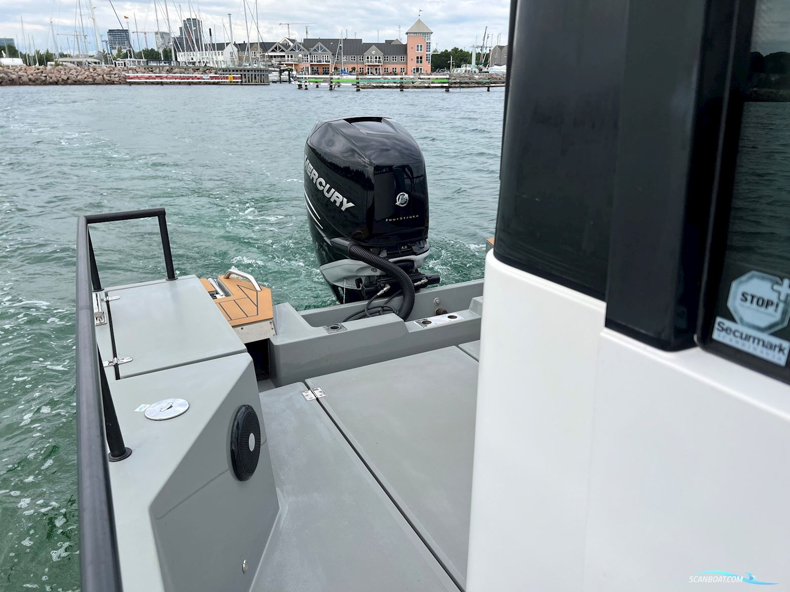 Axopar 28 Cabin R-Version