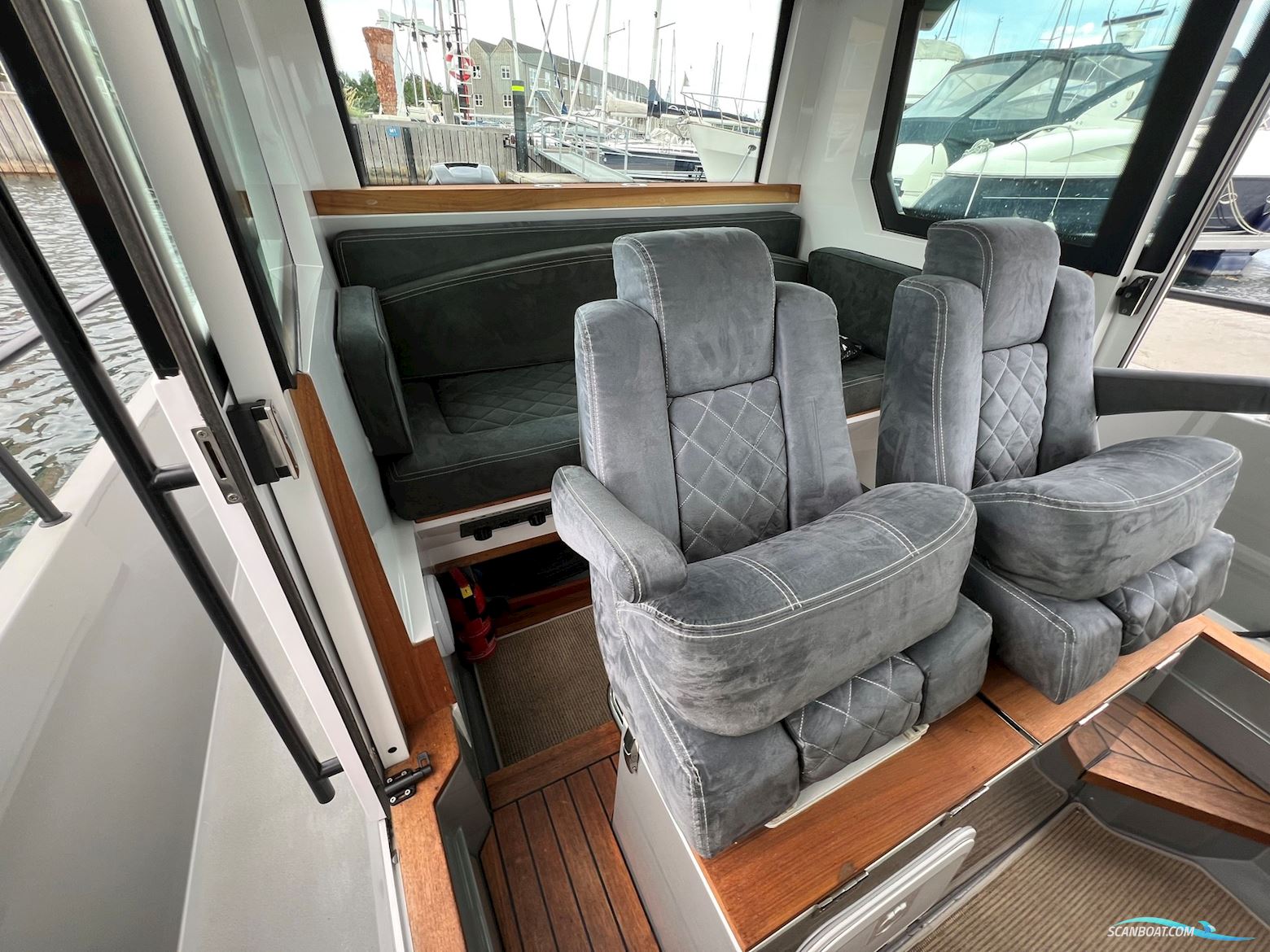 Axopar 28 Cabin R-Version