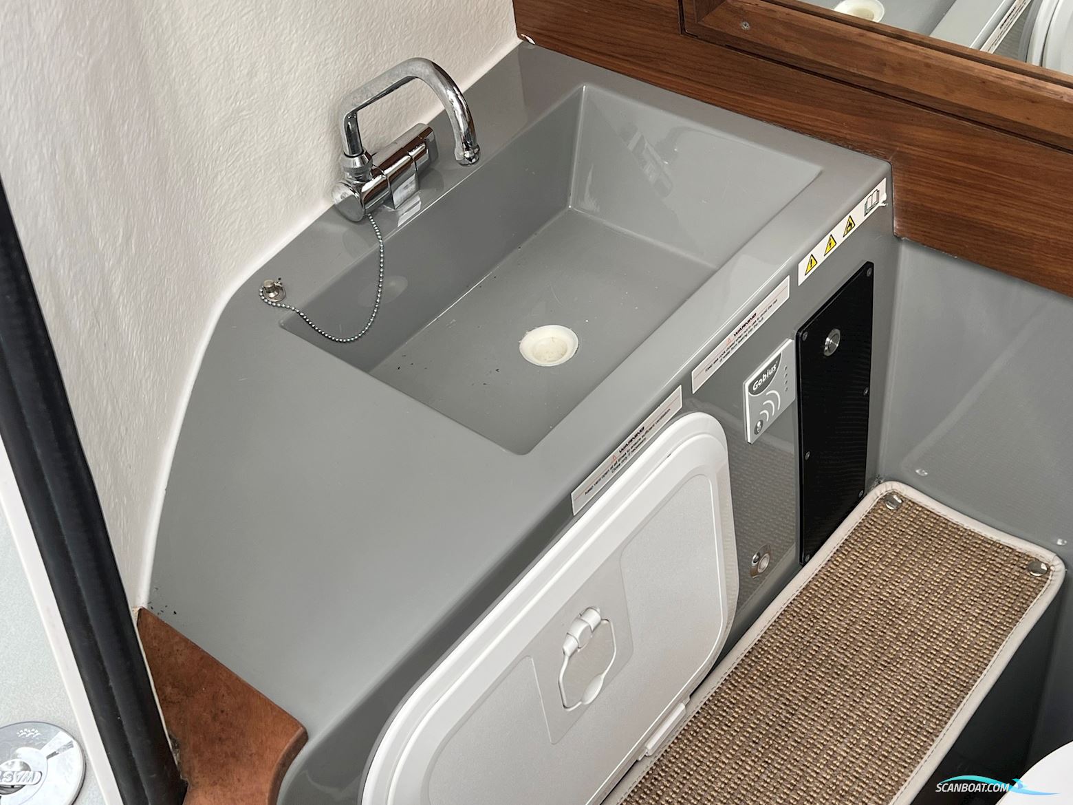 Axopar 28 Cabin R-Version