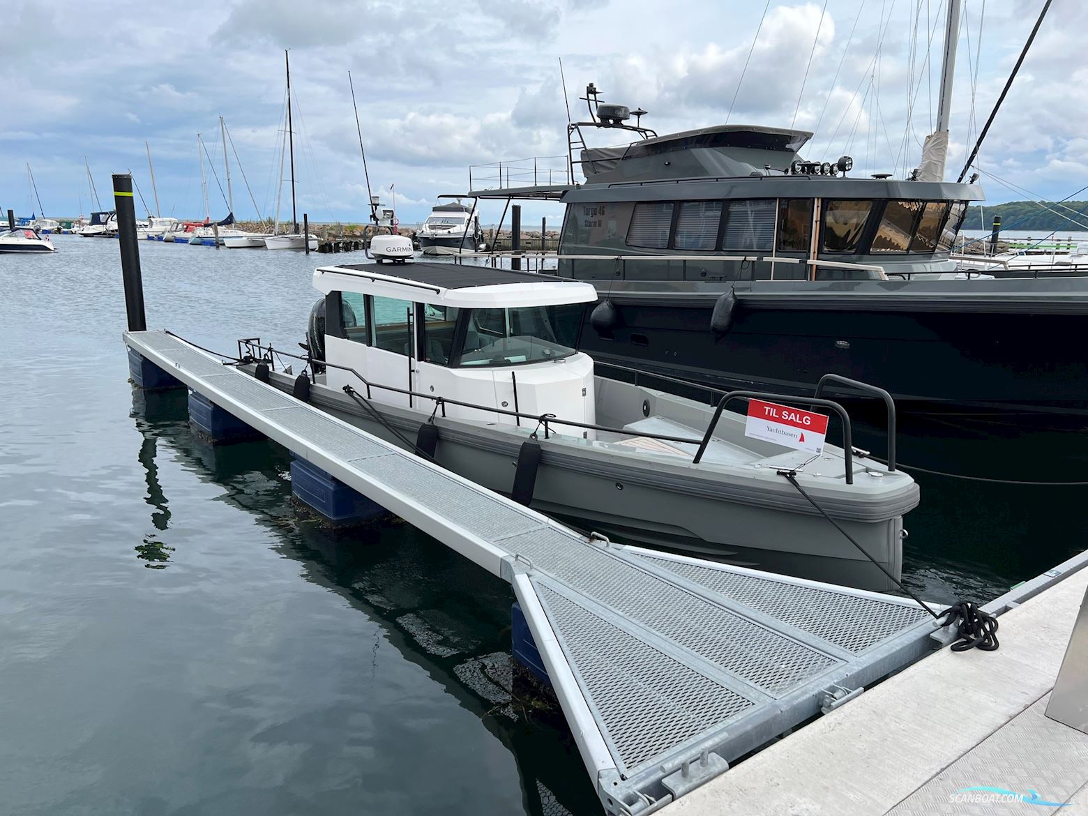 Axopar 28 Cabin R-Version