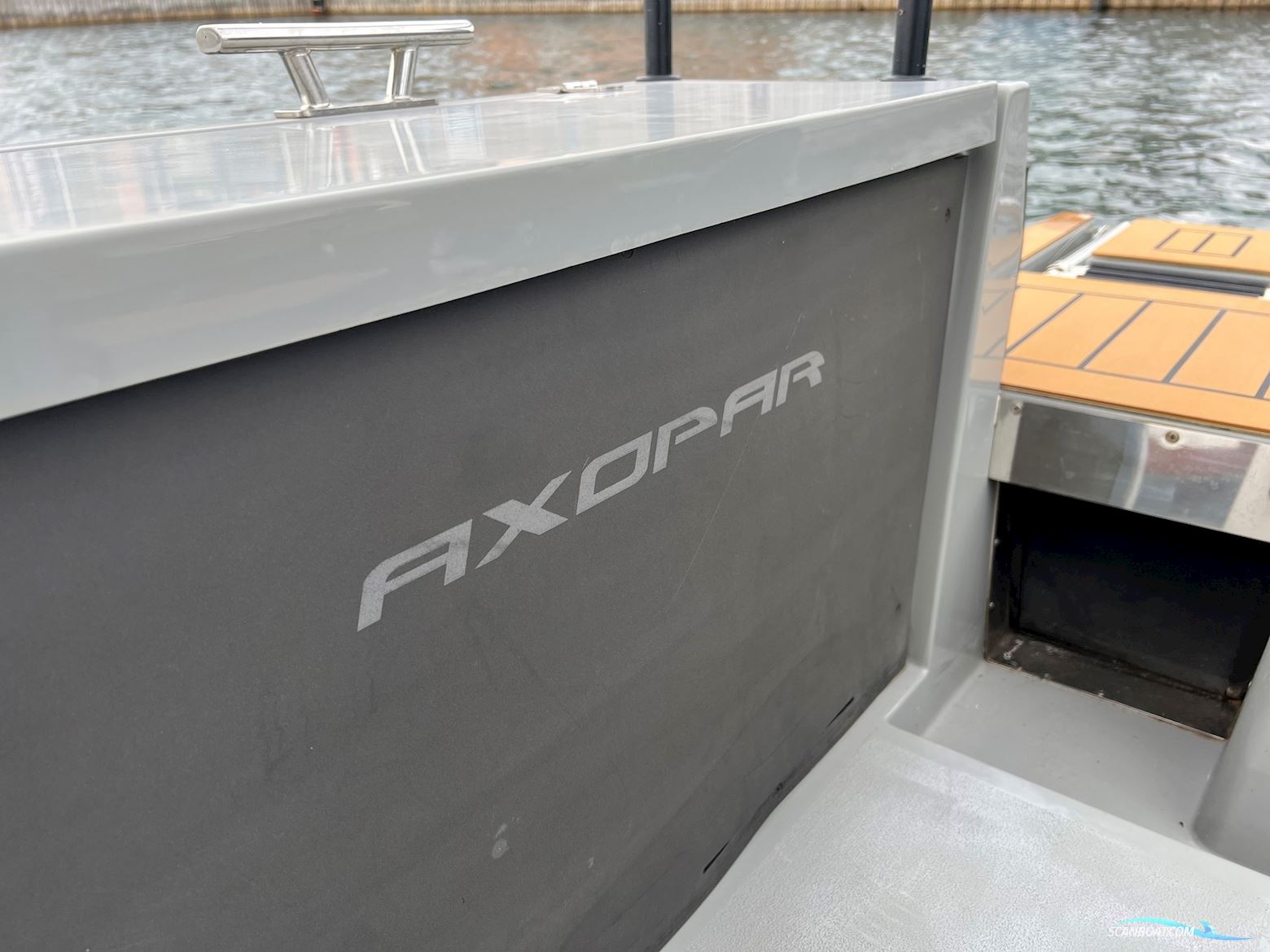 Axopar 28 Cabin R-Version