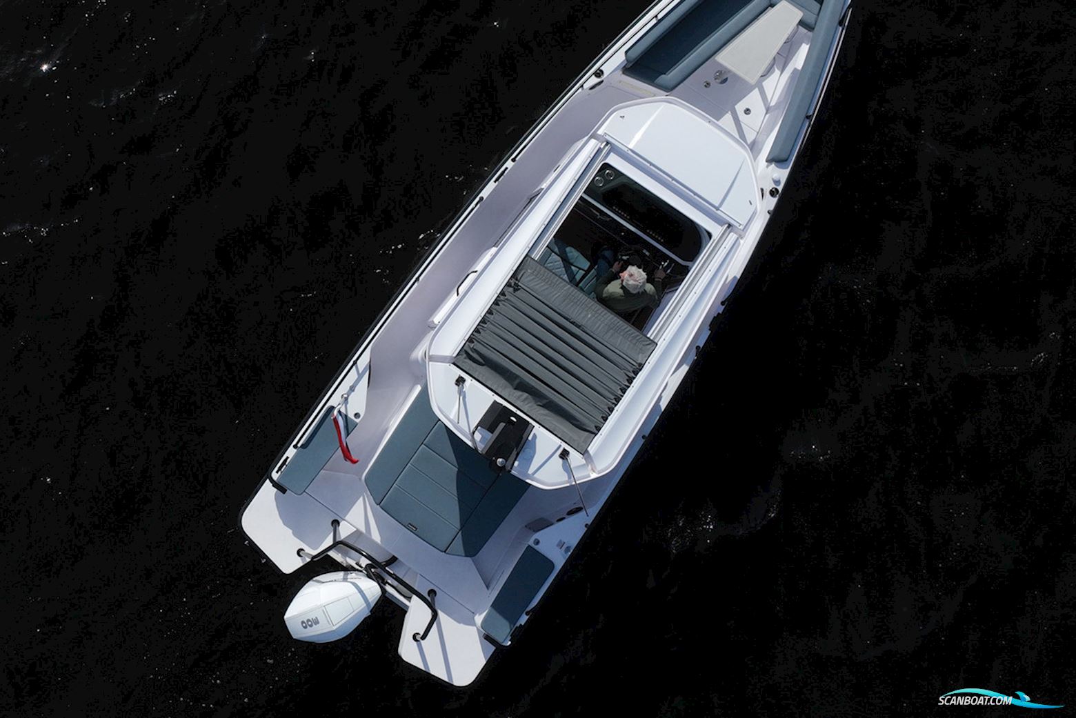 AXOPAR 28 Cabin