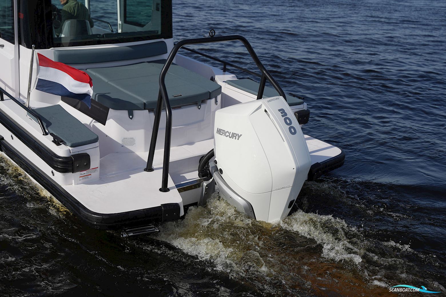 AXOPAR 28 Cabin