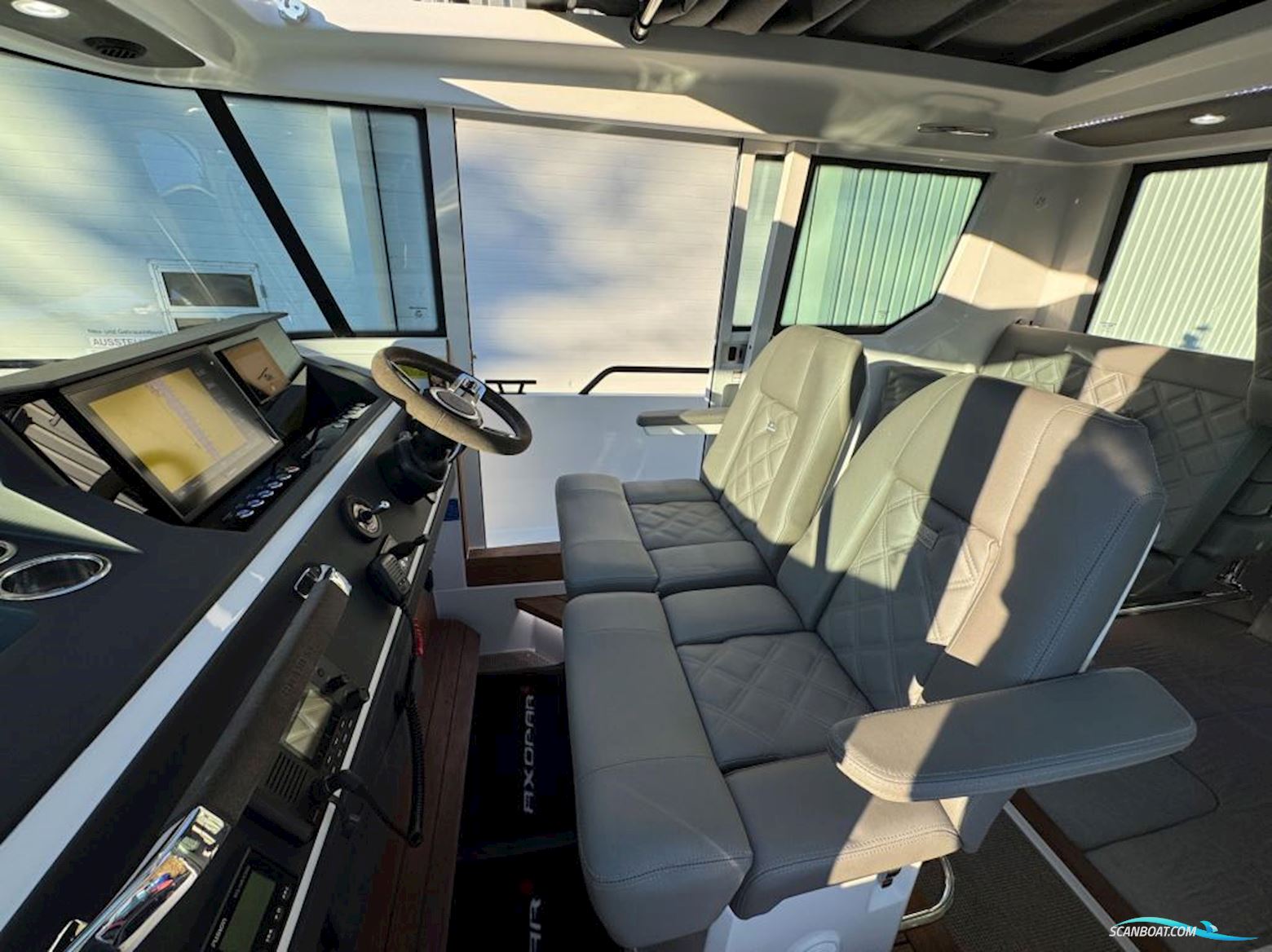 AXOPAR 28 Cabin
