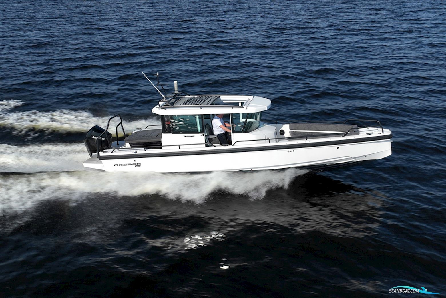 AXOPAR 28 Cabin