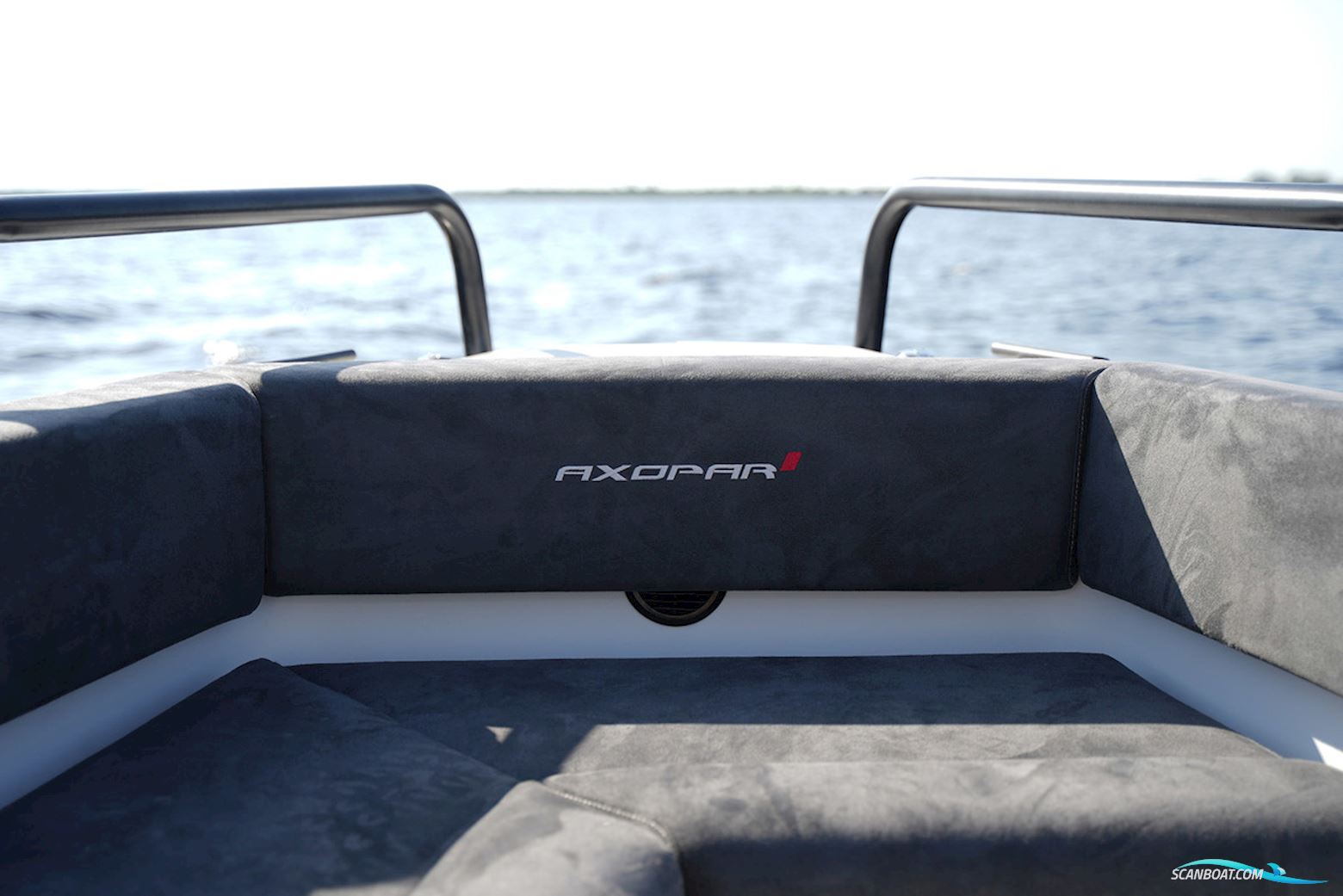 AXOPAR 28 Cabin