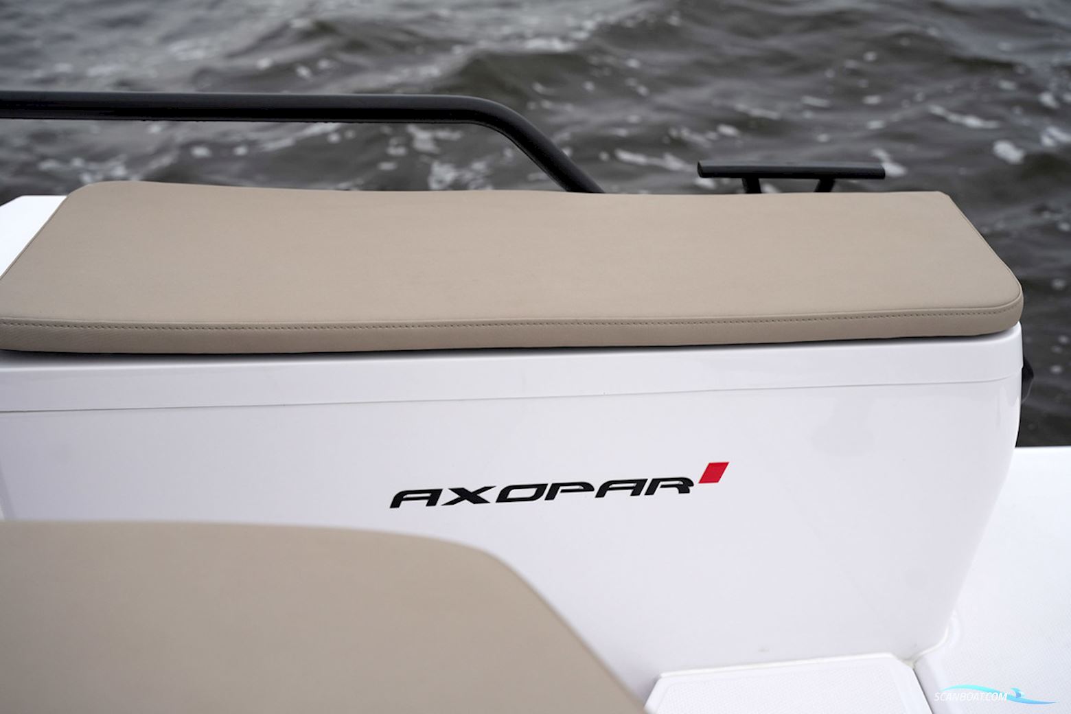 Axopar 28 Cabin