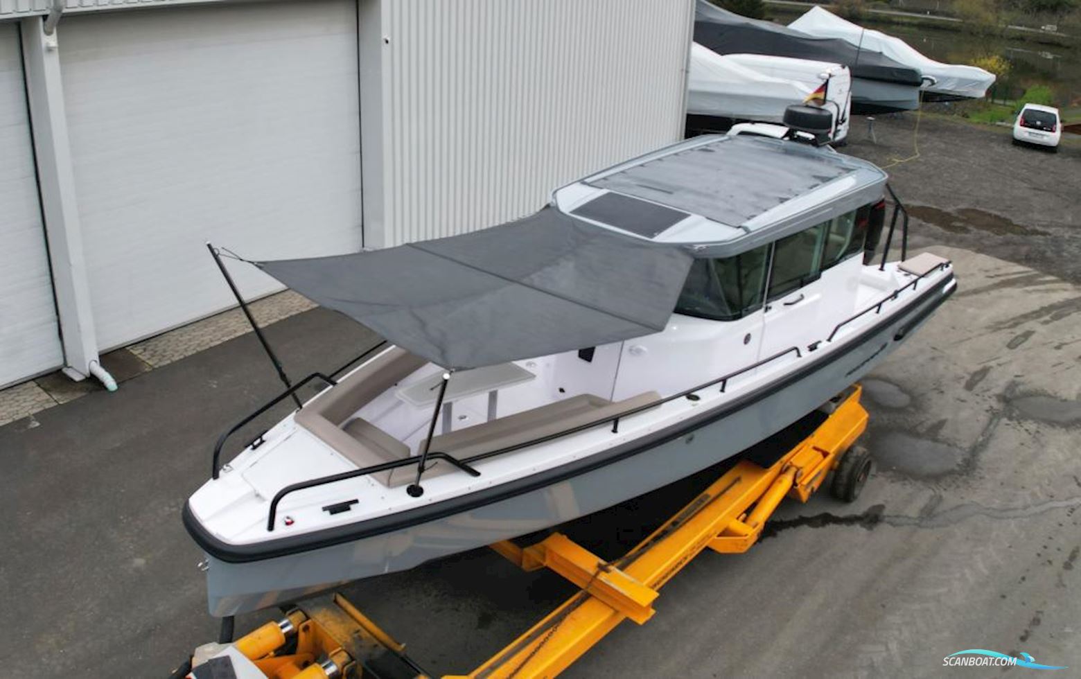 AXOPAR 28 Cabin