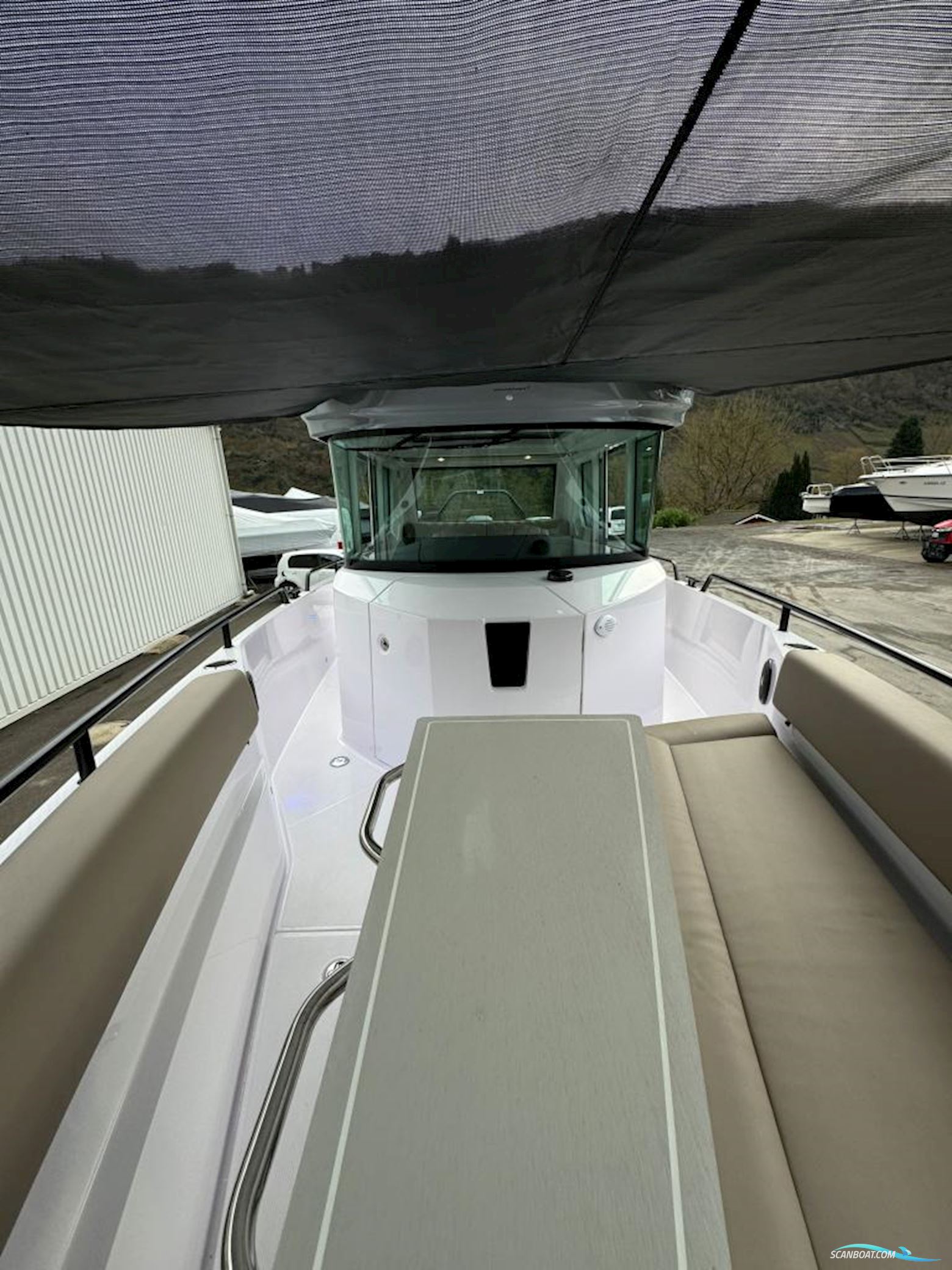 AXOPAR 28 Cabin