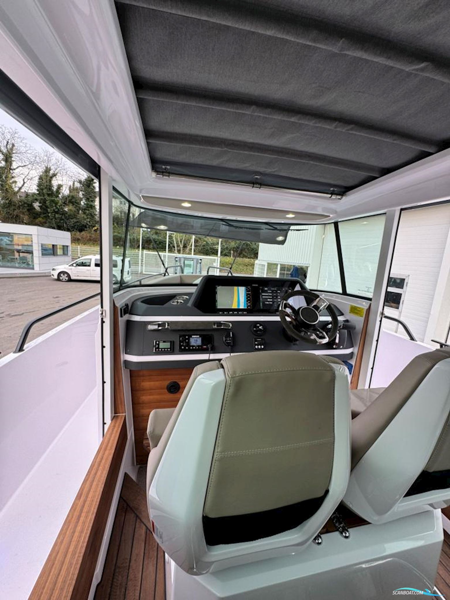 AXOPAR 28 Cabin