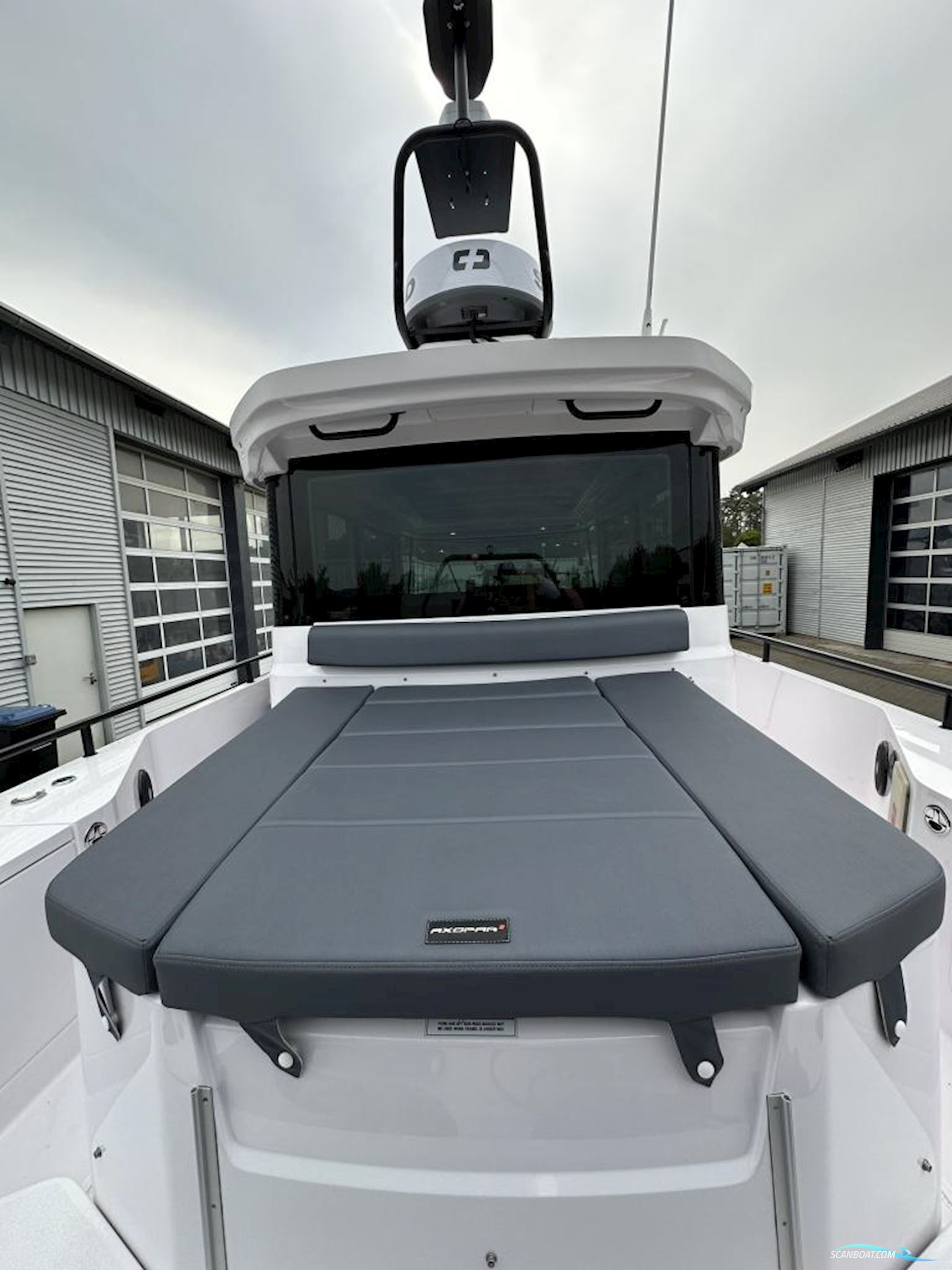 AXOPAR 28 Cabin