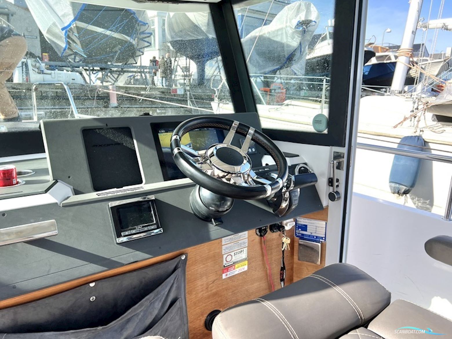 Axopar 28 Cabin