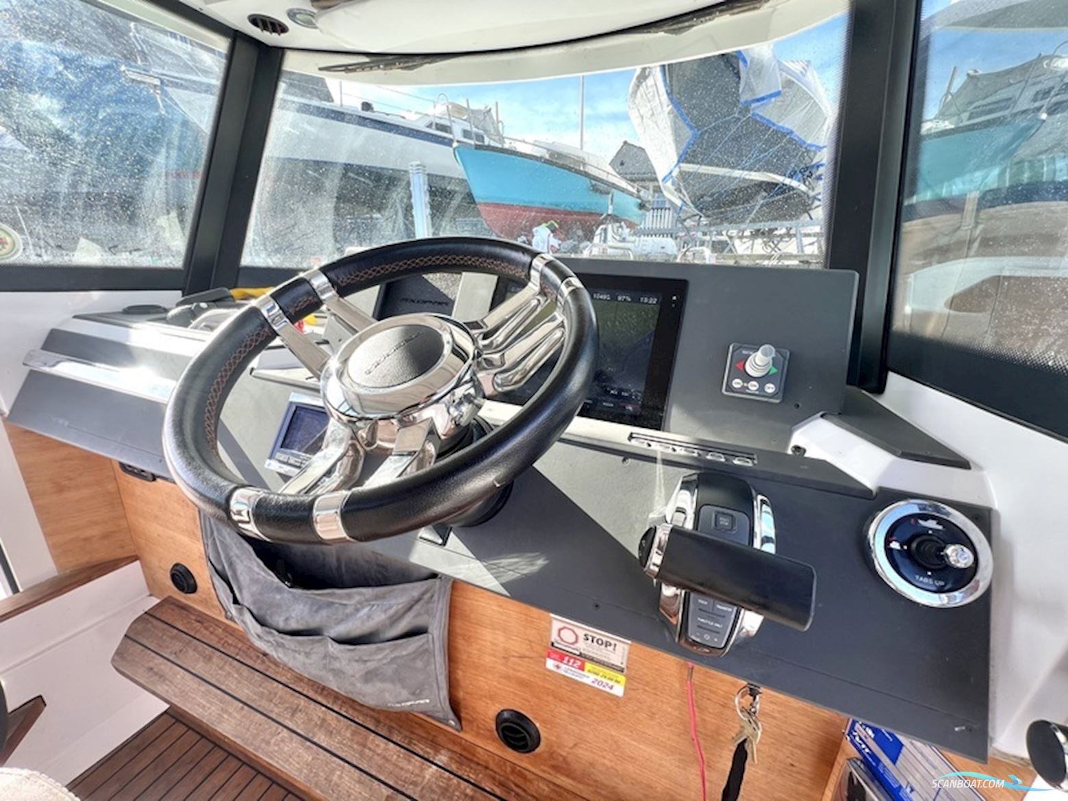 Axopar 28 Cabin