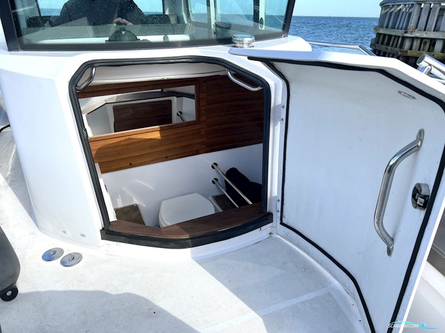 Axopar 28 Cabin