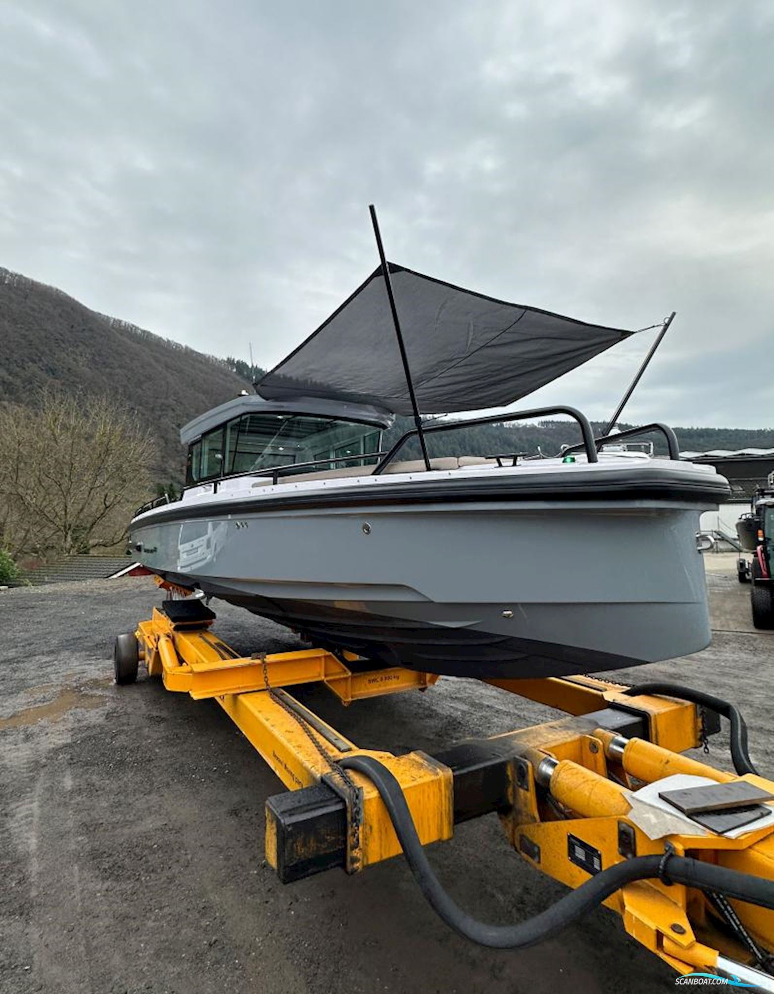 Axopar 28 Cabin