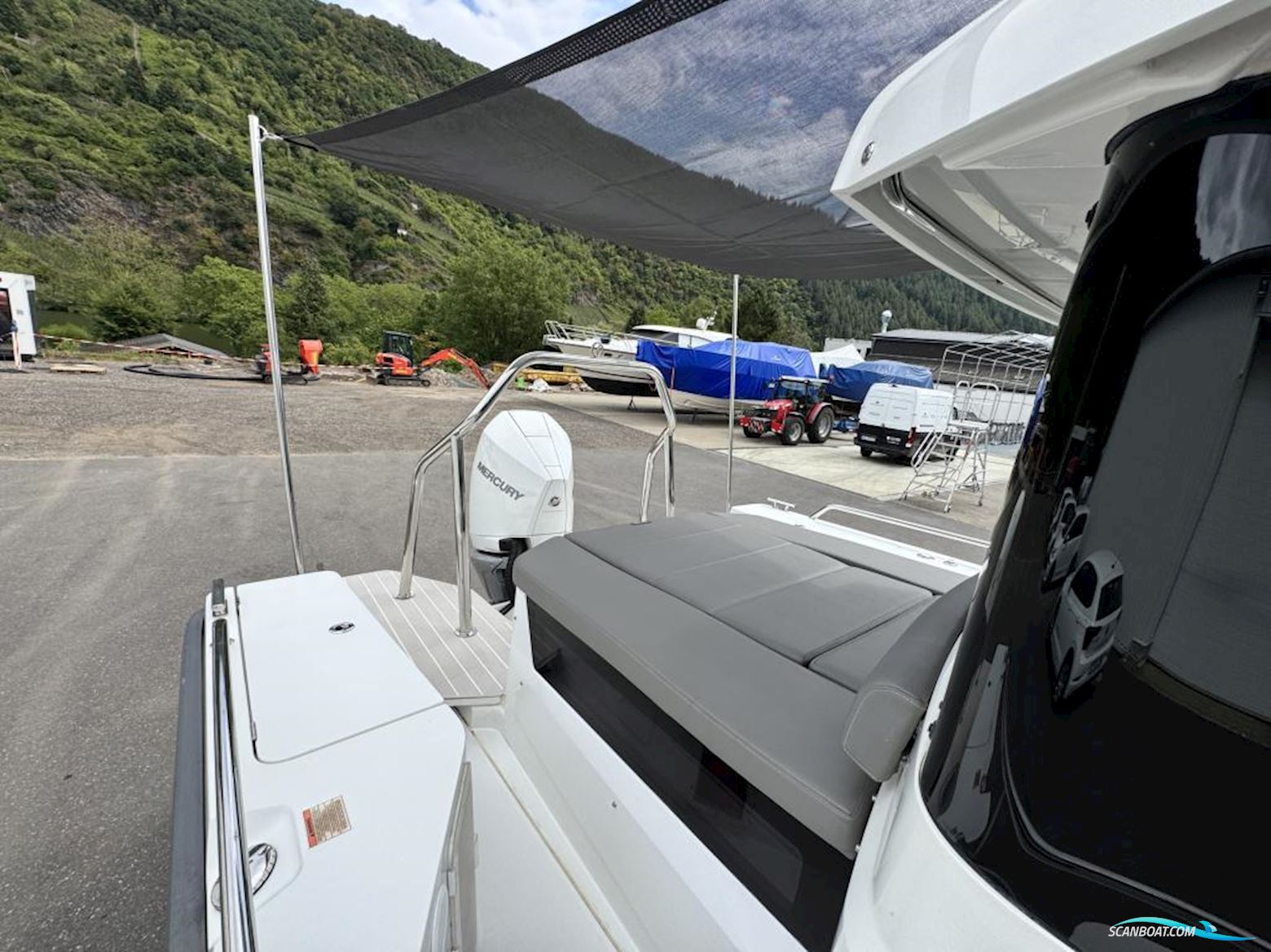 AXOPAR 28 Cabin
