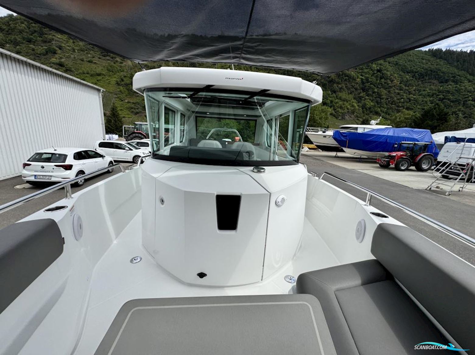 AXOPAR 28 Cabin