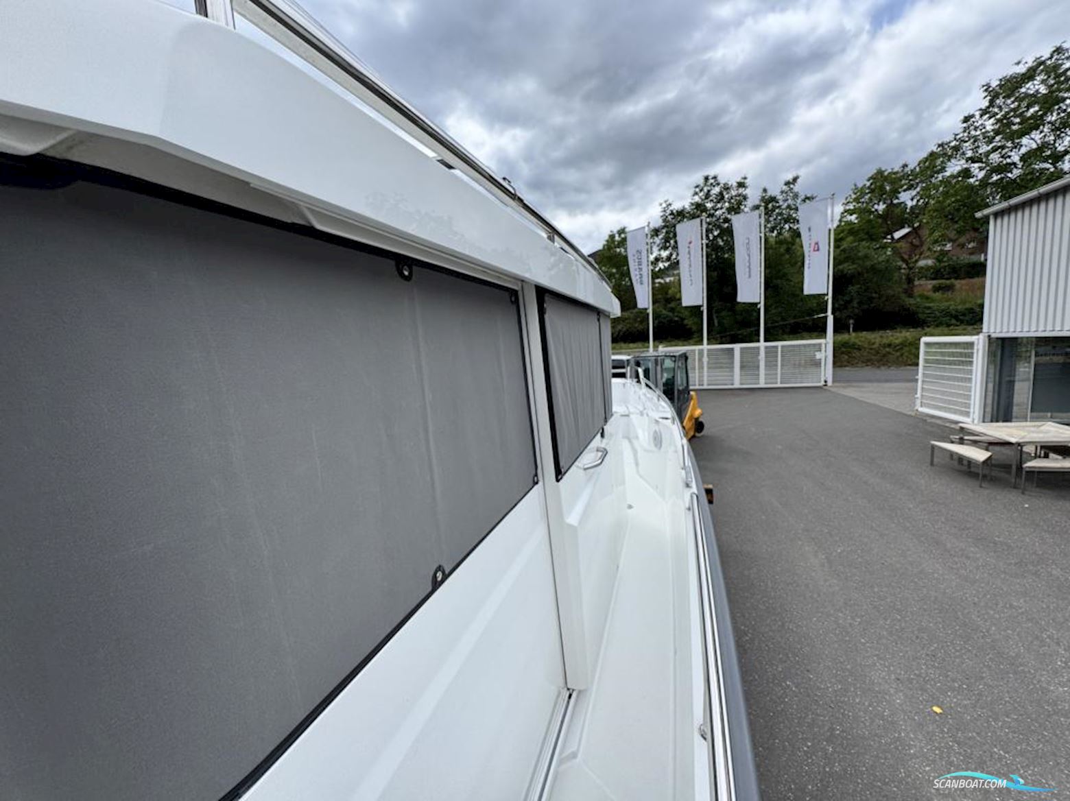 AXOPAR 28 Cabin
