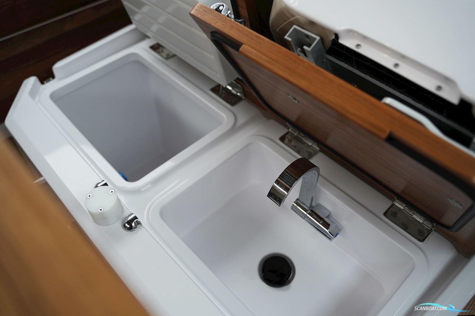 Axopar 28 Cabin
