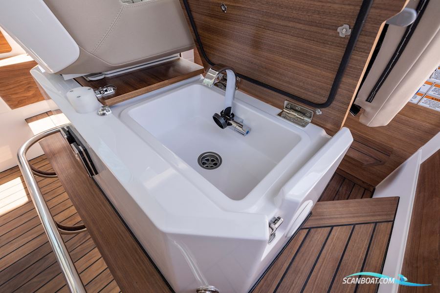 Axopar 28 Cross Cabin