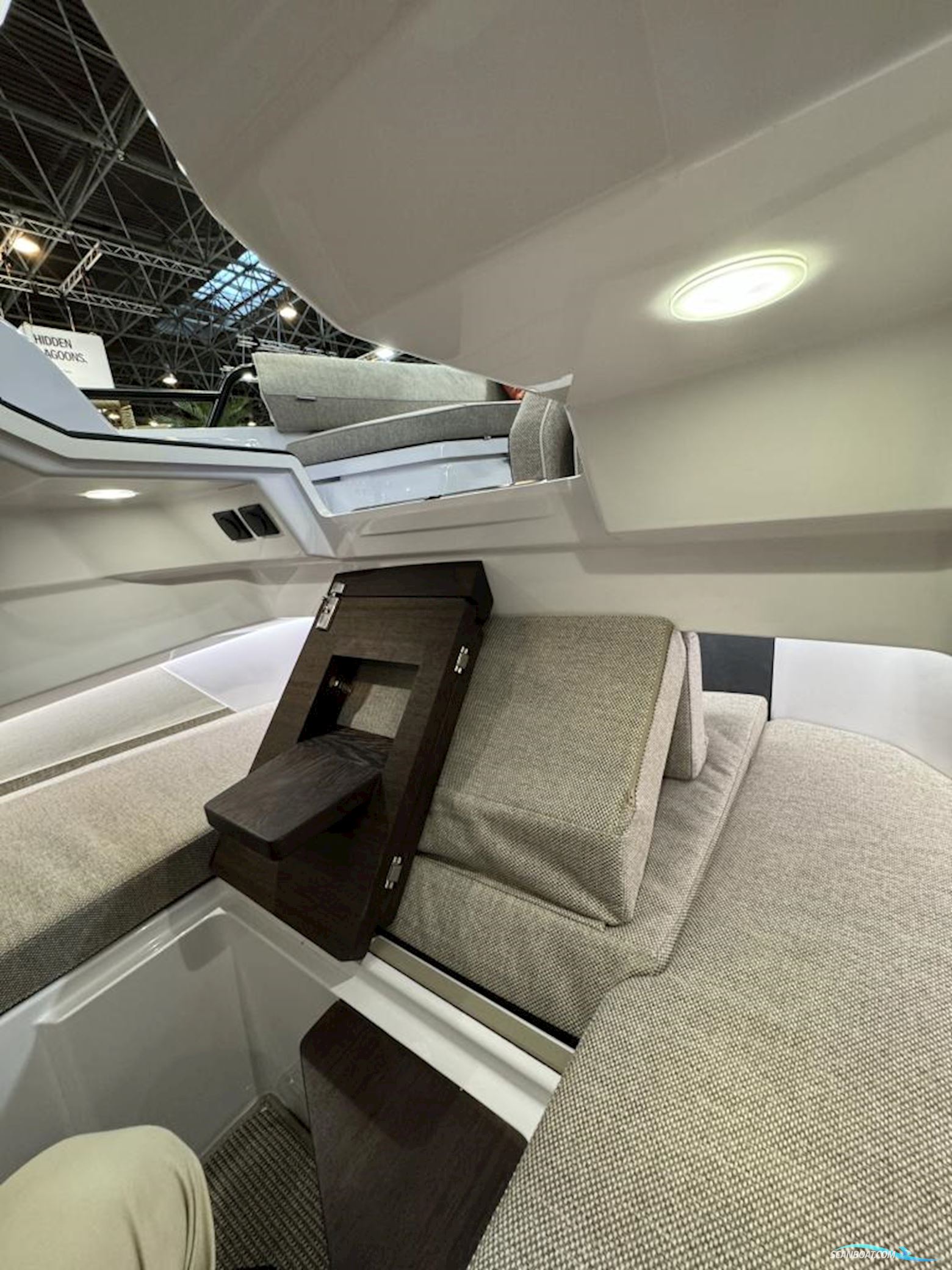 AXOPAR 29 Cross Cabin