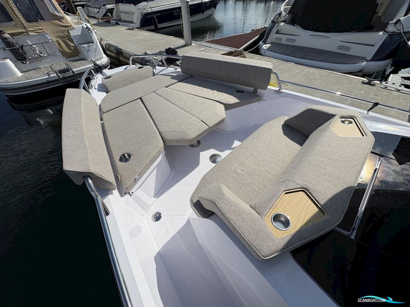 AXOPAR 29 Cross Cabin