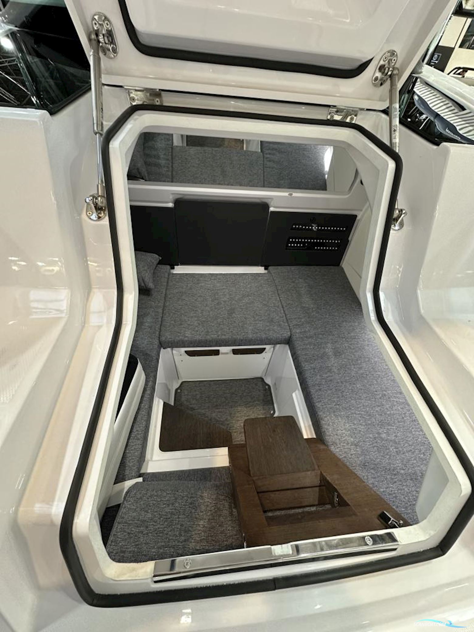 Axopar 29 Cross Cabin