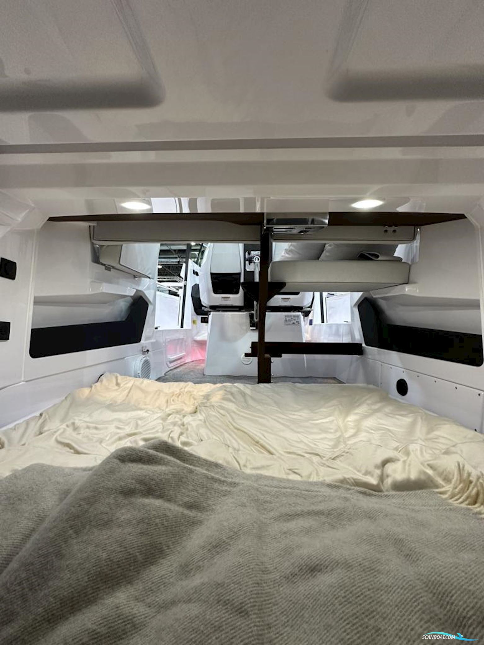 Axopar 29 Cross Cabin