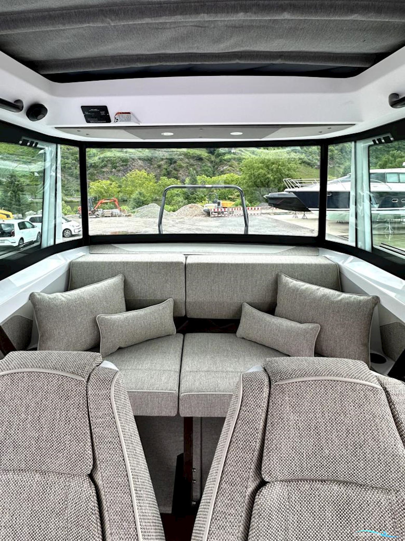 Axopar 29 XC Cross Cabin
