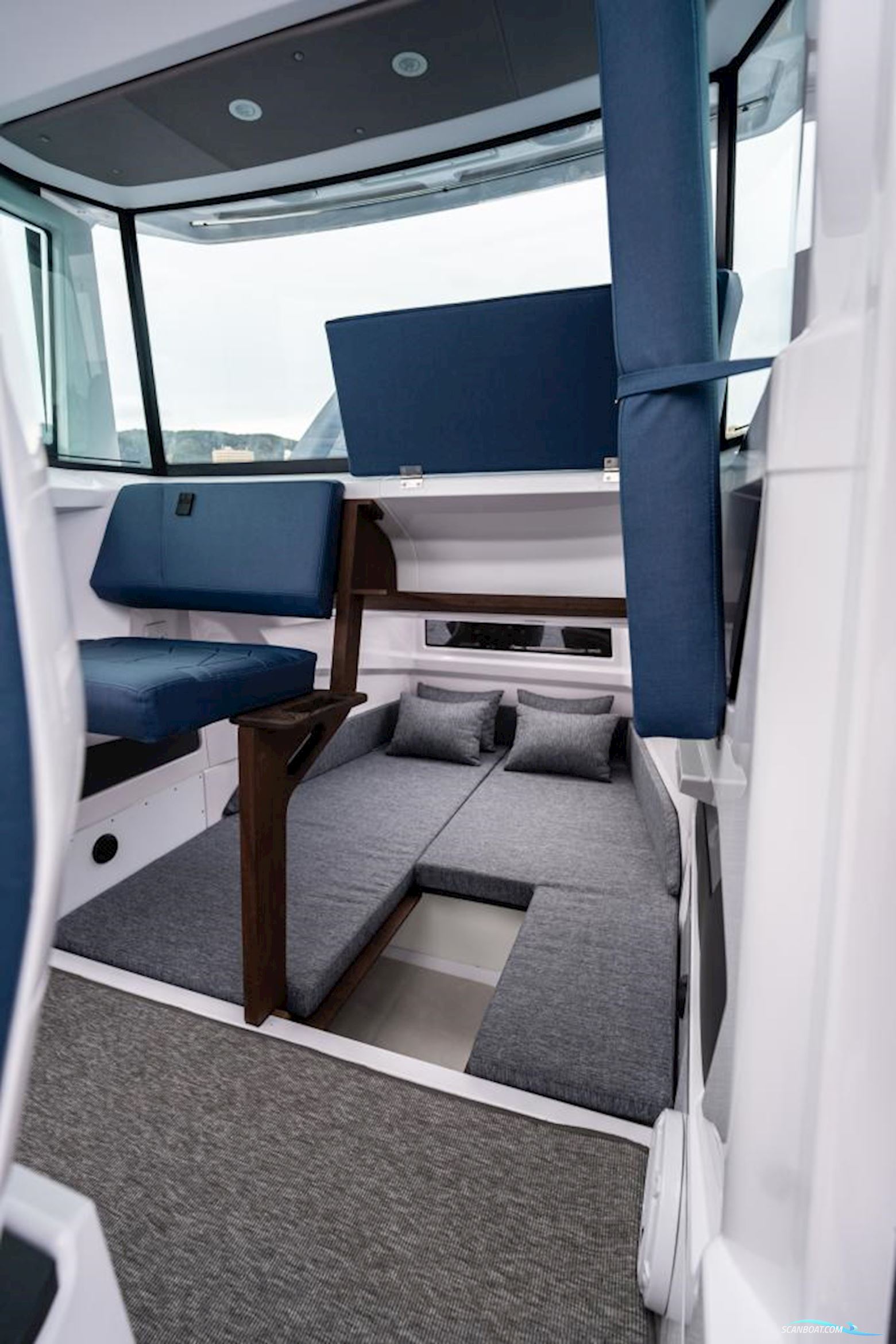 Axopar 29 XC Cross Cabin