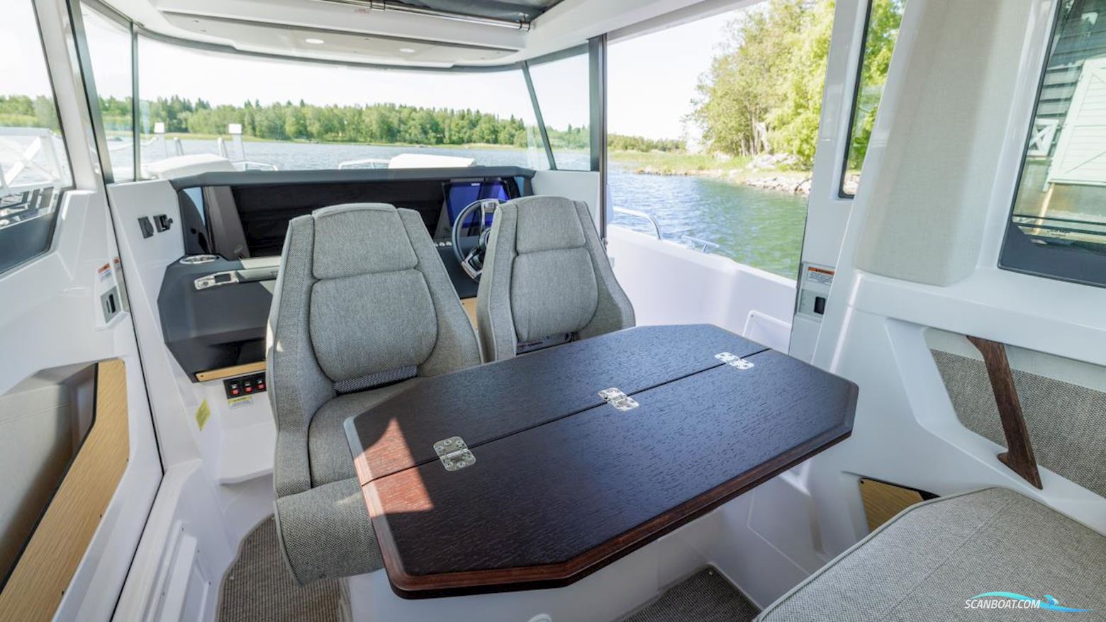 Axopar 29 XC Cross Cabin