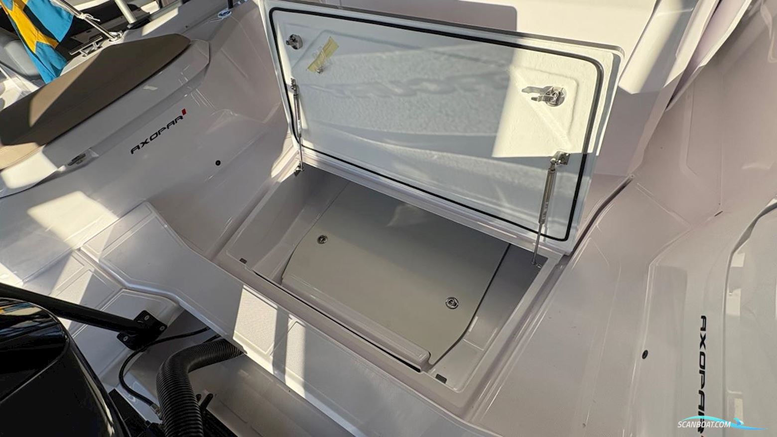 AXOPAR 29 XC Cross Cabin