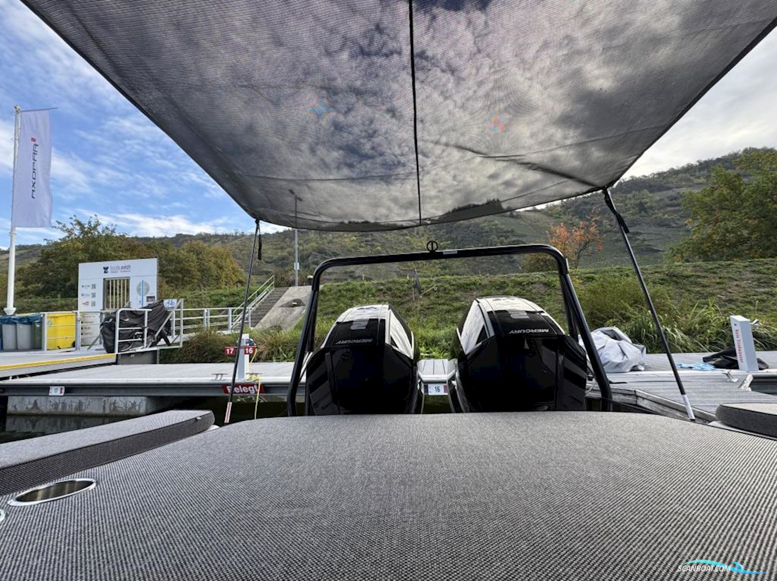 AXOPAR 29 XC Cross Cabin