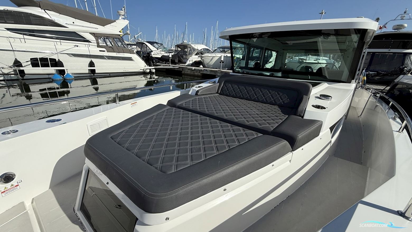 Axopar 37 Aft Cabin